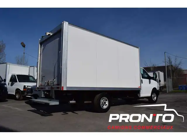 2025 Chevrolet Express Commercial Cutaway 3500  Cube 14 pieds - Photo 9