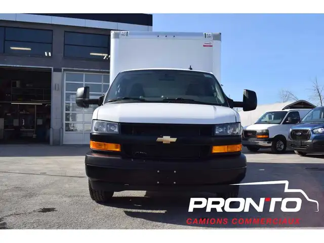 2025 Chevrolet Express Commercial Cutaway 3500  Cube 14 pieds - Photo 13