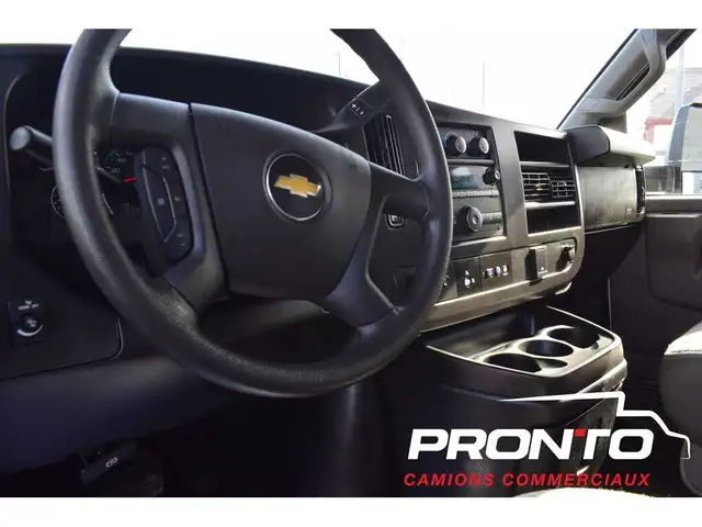 2025 Chevrolet Express Commercial Cutaway 3500  Cube 14 pieds - Photo 16
