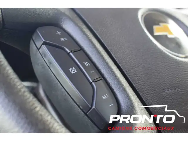 2025 Chevrolet Express Commercial Cutaway 3500  Cube 14 pieds - Photo 19