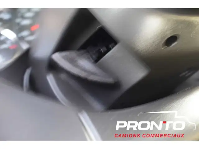 2025 Chevrolet Express Commercial Cutaway 3500  Cube 14 pieds - Photo 20