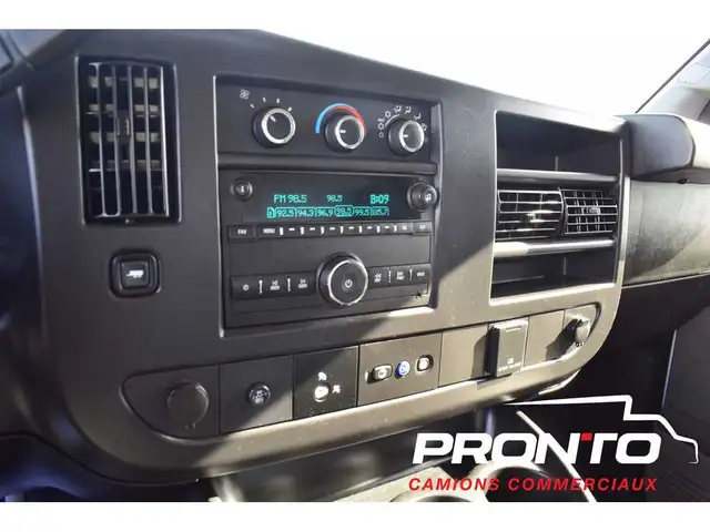 2025 Chevrolet Express Commercial Cutaway 3500  Cube 14 pieds - Photo 21