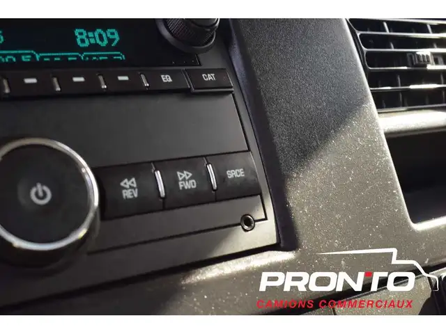 2025 Chevrolet Express Commercial Cutaway 3500  Cube 14 pieds - Photo 22