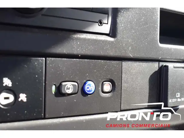 2025 Chevrolet Express Commercial Cutaway 3500  Cube 14 pieds - Photo 24