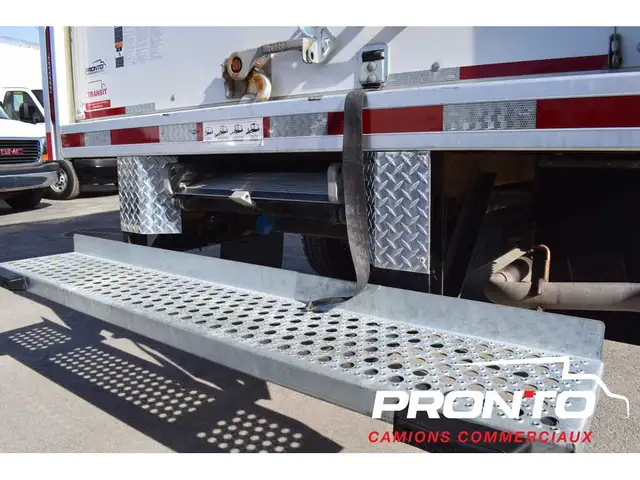 2025 Chevrolet Express Commercial Cutaway 3500  Cube 14 pieds - Photo 27