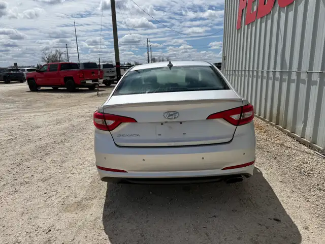 2016 Hyundai Sonata - Photo 3