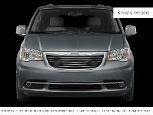 2015 Chrysler Town & Country - Photo 2