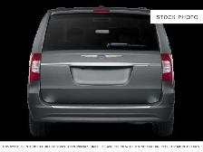 2015 Chrysler Town & Country - Photo 4