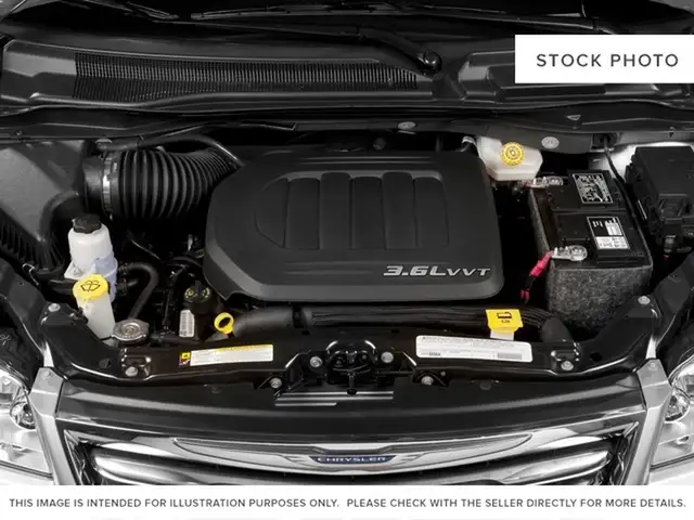 2015 Chrysler Town & Country - Photo 6