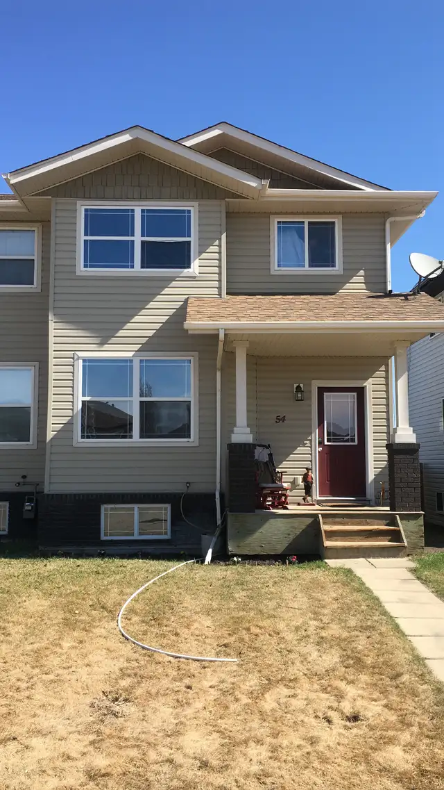 5 Bed 3 Bath for Rent in Lacombe