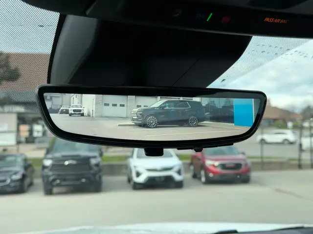 2025 Chevrolet Tahoe - Photo 15