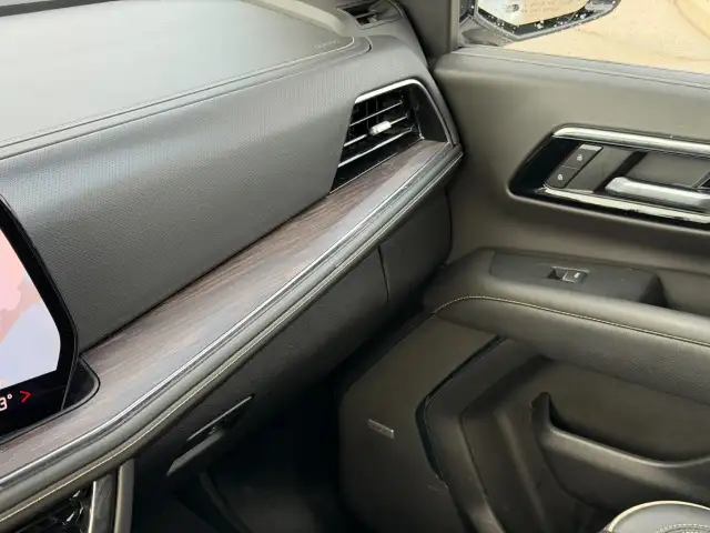 2025 Chevrolet Tahoe - Photo 16