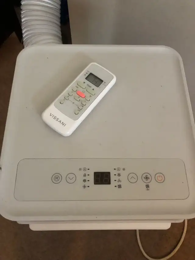 Portable Air Conditioner.Like New! - Photo 4