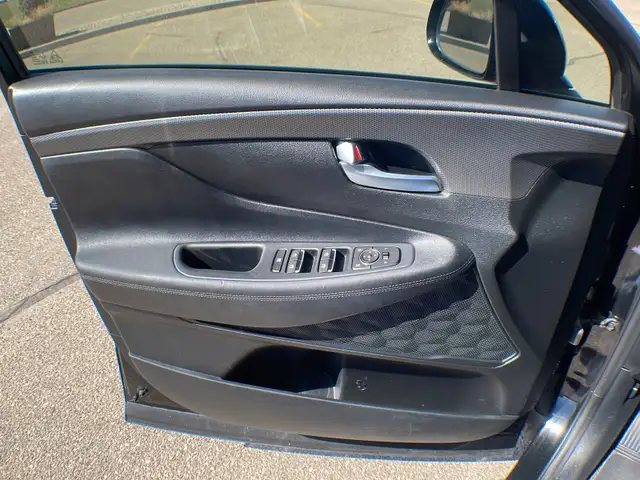 2019 Hyundai Santa Fe Essential FWD - Photo 18