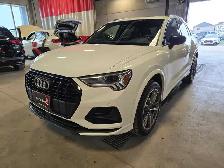 2022 audi Q3 Komfort Black Optics | 1 Owner | Off Lease