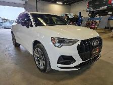 2022 audi Q3 Komfort Black Optics | 1 Owner | Off Lease - Photo 3