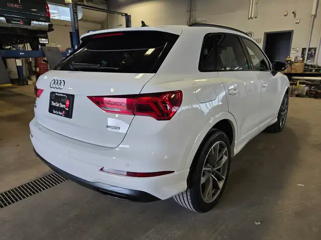 2022 audi Q3 Komfort Black Optics | 1 Owner | Off Lease - Photo 5