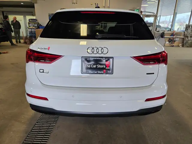 2022 audi Q3 Komfort Black Optics | 1 Owner | Off Lease - Photo 6