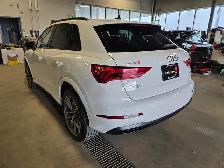 2022 audi Q3 Komfort Black Optics | 1 Owner | Off Lease - Photo 7