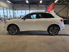 2022 audi Q3 Komfort Black Optics | 1 Owner | Off Lease - Photo 8