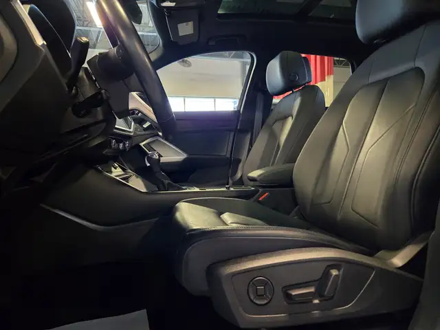 2022 audi Q3 Komfort Black Optics | 1 Owner | Off Lease - Photo 10