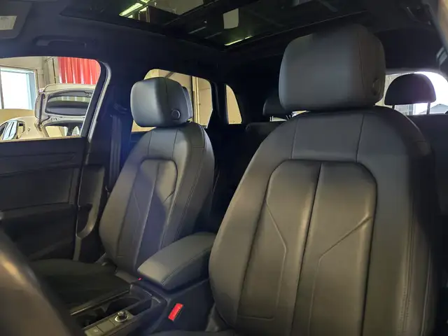 2022 audi Q3 Komfort Black Optics | 1 Owner | Off Lease - Photo 11