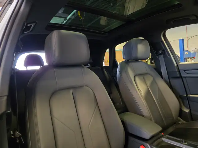 2022 audi Q3 Komfort Black Optics | 1 Owner | Off Lease - Photo 12
