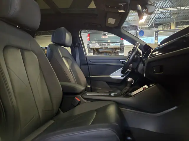 2022 audi Q3 Komfort Black Optics | 1 Owner | Off Lease - Photo 13