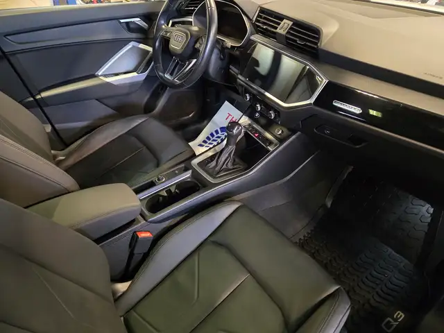 2022 audi Q3 Komfort Black Optics | 1 Owner | Off Lease - Photo 14
