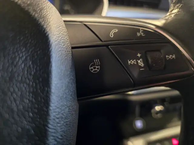 2022 audi Q3 Komfort Black Optics | 1 Owner | Off Lease - Photo 19