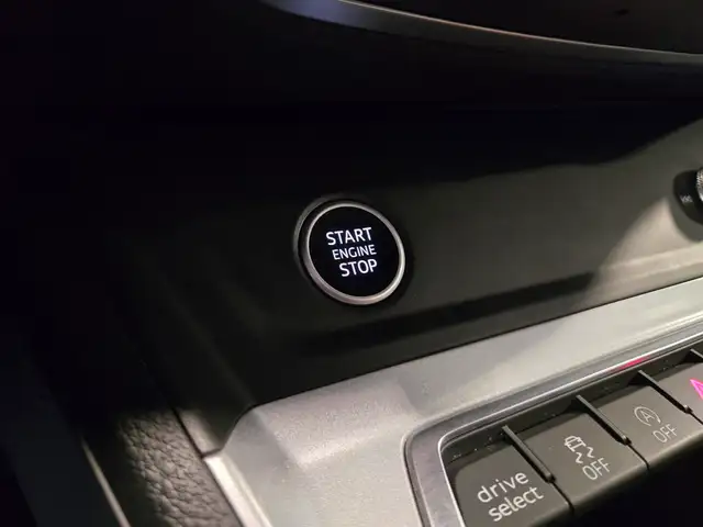 2022 audi Q3 Komfort Black Optics | 1 Owner | Off Lease - Photo 21