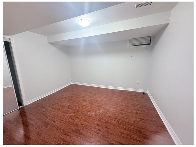 BRAMPTON - TORBRAM AND SANDALWOOD -1 ROOM BASEMENT - Photo 4