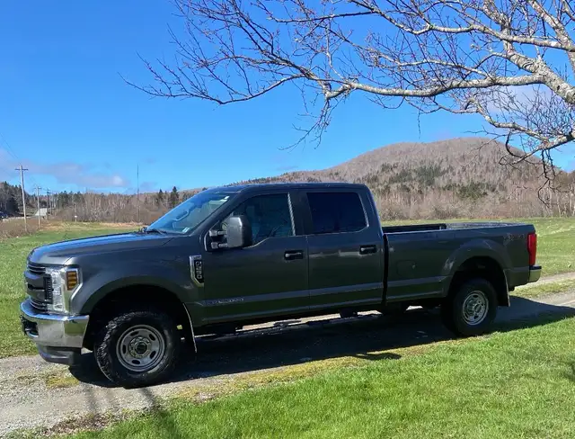 2019 F-250 Super Duty - great condition - Photo 2
