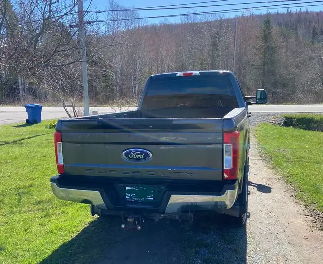 2019 F-250 Super Duty - great condition - Photo 3