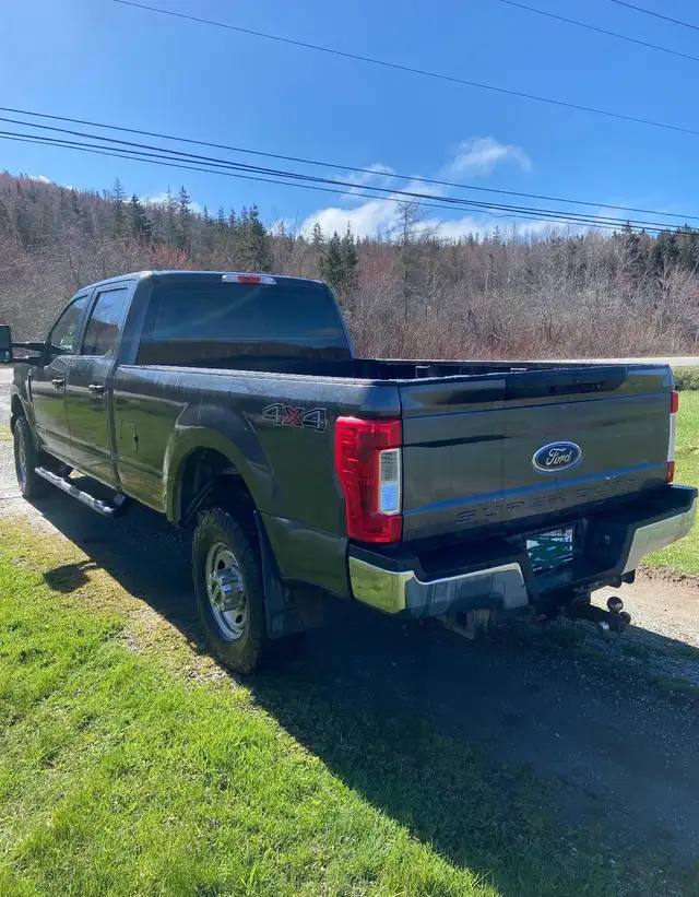 2019 F-250 Super Duty - great condition - Photo 4