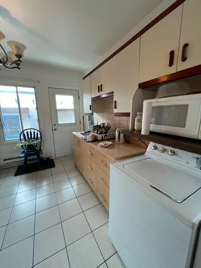 Grand 7 1/2 près du métro  | 4 chambres    terrasse   electros - Photo 2