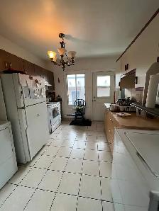 Grand 7 1/2 près du métro  | 4 chambres    terrasse   electros - Photo 4