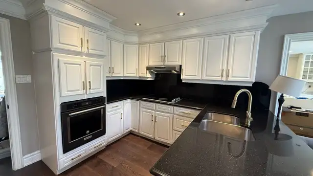 Solid Wood Kitchen Cabinets   Granite Countertop & Sink