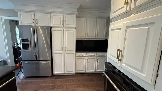 Solid Wood Kitchen Cabinets   Granite Countertop & Sink - Photo 7