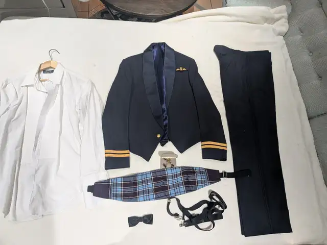 For Sale – Men's RCAF Mess Kit (Captain – Pilot)