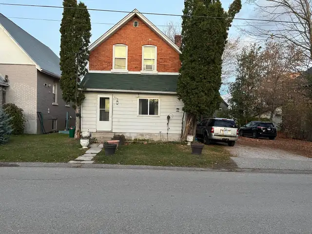 STEPS FROM DOWNTOWN ORILLIA - RENOVATED 1 BEDROOM ALL INCLUSIVE
