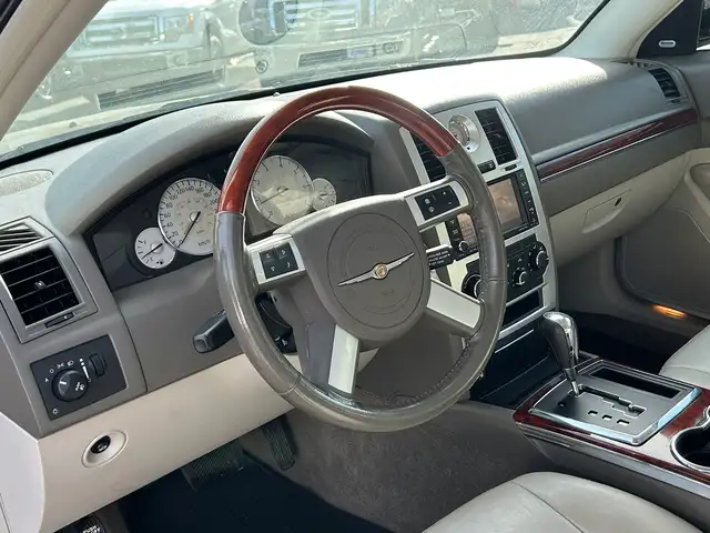 2008 Chrysler 300 C 5.7L Hemi AWD - Photo 3