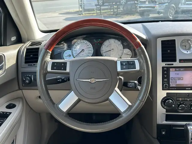 2008 Chrysler 300 C 5.7L Hemi AWD - Photo 5
