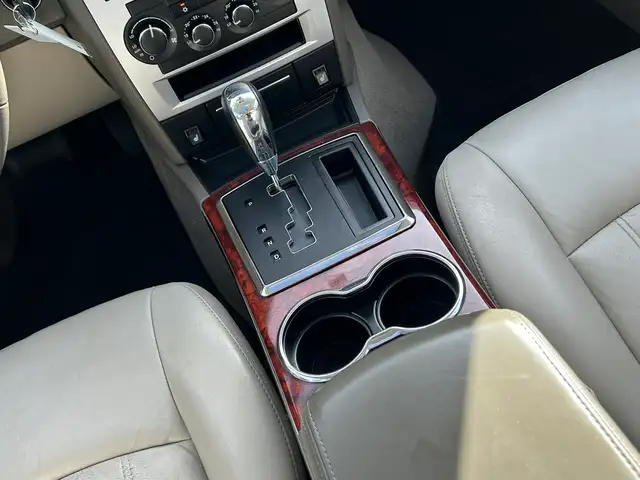 2008 Chrysler 300 C 5.7L Hemi AWD - Photo 8
