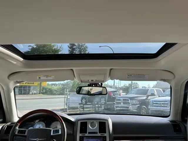 2008 Chrysler 300 C 5.7L Hemi AWD - Photo 9