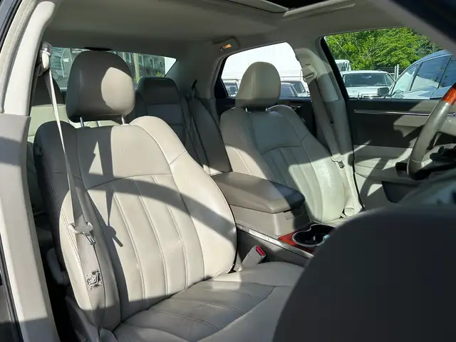 2008 Chrysler 300 C 5.7L Hemi AWD - Photo 12