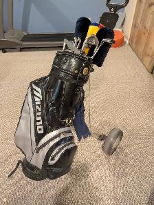 Left handed golf club set, bag, pull cart