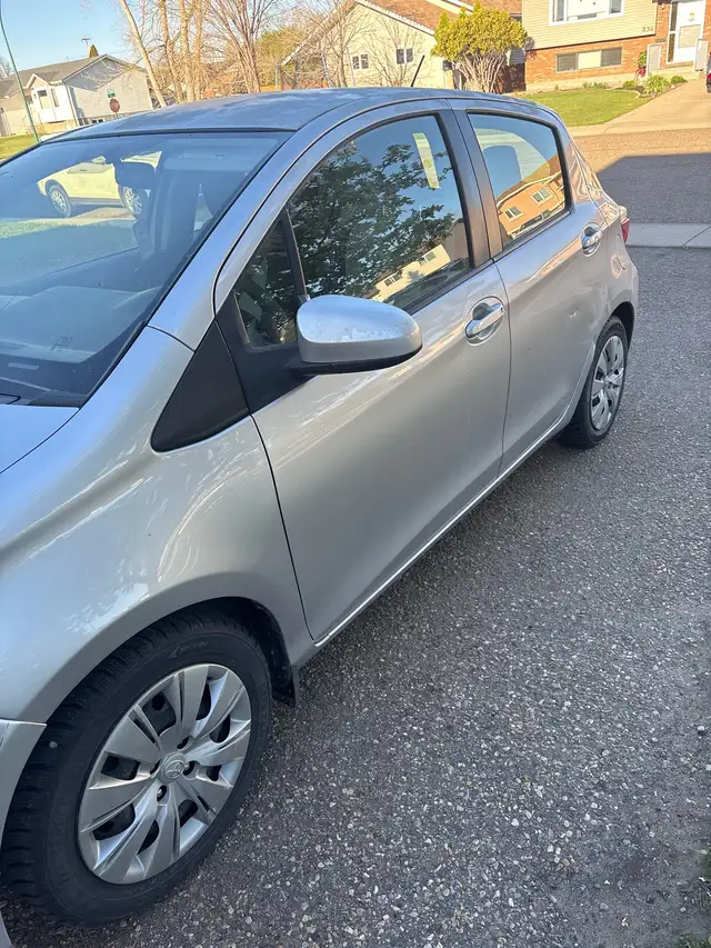 2013 Toyota Yaris - Photo 2