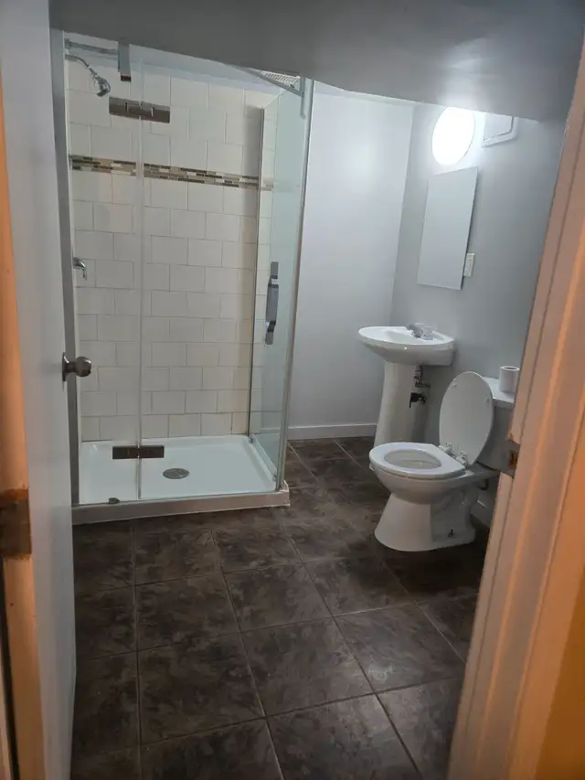 6 bedroom house for rent - Photo 3