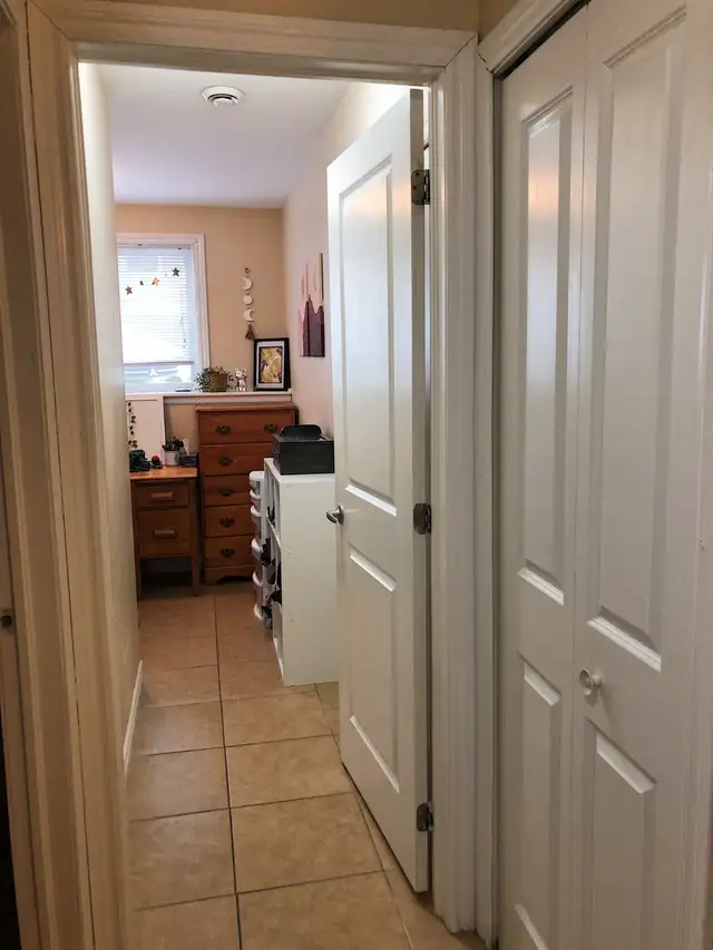 July. 1BRD  a DEN. Parking, Elevator, Location, Heat included - Photo 10